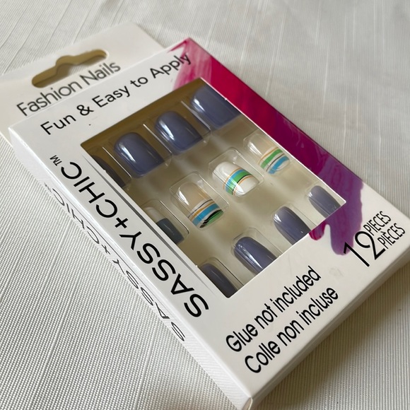 NWT Sassy + Chic blue and fun design Artificial Press On Nails 12 pc set - Picture 4 of 8